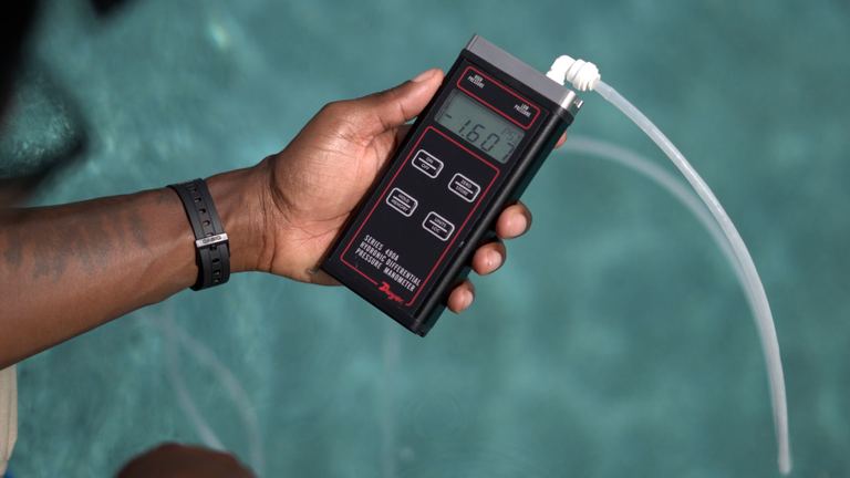 Dolphin E70 Pressure Manometer Reading Close Up