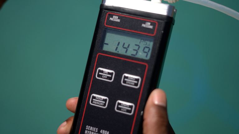 Dolphin Quantum Pro Manometer Reading Negative 1 439 PSI