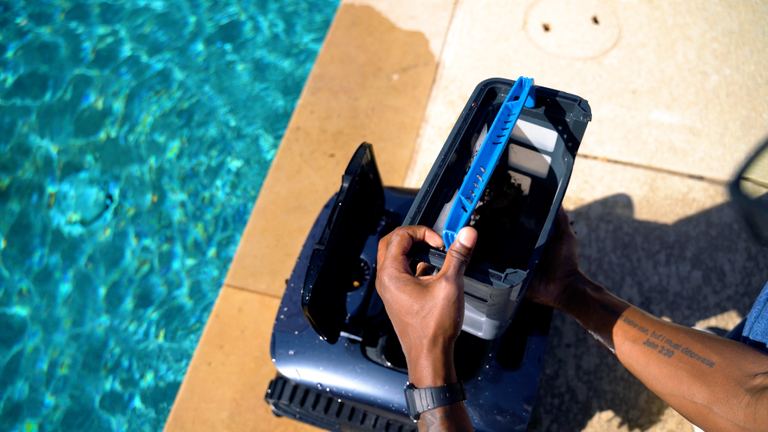 Beatbot Aquasense 2 Ultra Hand Removes Blue Filter Above Robot