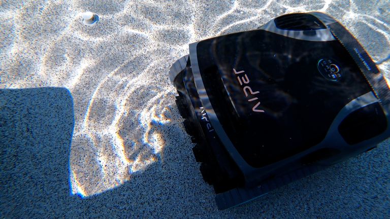 Aiper Scuba X1 Pro Max Top Shell And Tracks Underwater Close Up