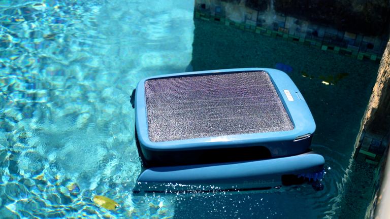 Beatbot Iskim Ultra Floating Near Tiled Pool Edge Solar