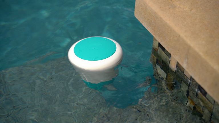 Ondilo ICO Floating Near Pool Edge Tiles